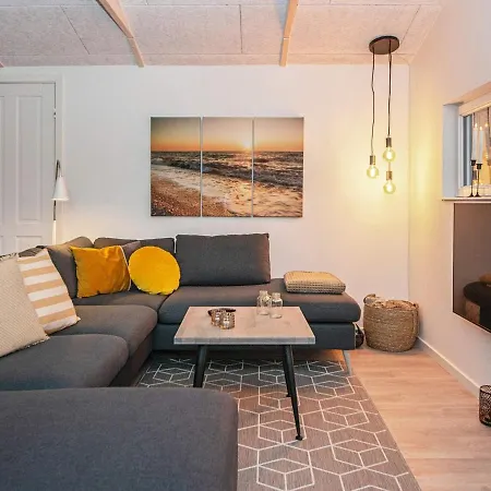 Three-bedroom Holiday In 15 * Toftlund