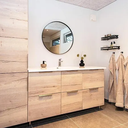Three-bedroom Holiday In 15 * Toftlund