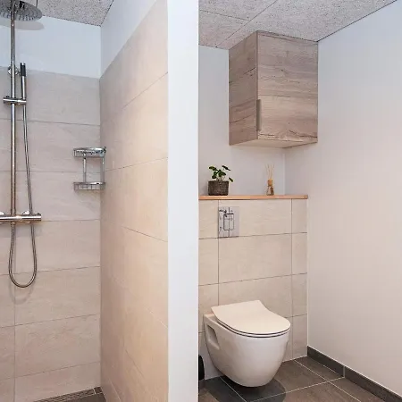 Three-bedroom Holiday In 15 *