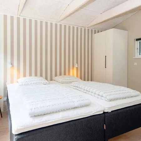 Prázdninový dům Three-bedroom Holiday In 15 *