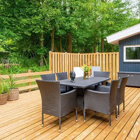 Three-bedroom Holiday In 15 * Toftlund