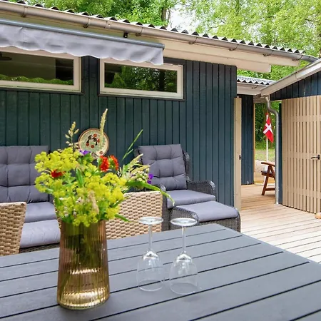 Three-bedroom Holiday In 15 Toftlund